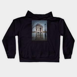 Arc de triomphe in Paris Kids Hoodie